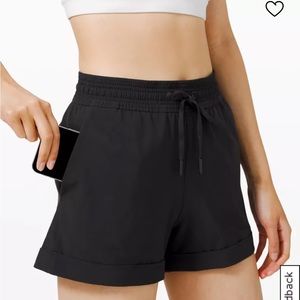 Lululemon Spring Break Away MR Short 3"